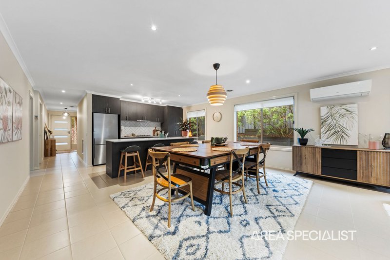 Photo - 23 Half Moon Crescent, Pakenham VIC 3810 - Image 5