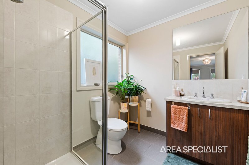 Photo - 23 Half Moon Crescent, Pakenham VIC 3810 - Image 9