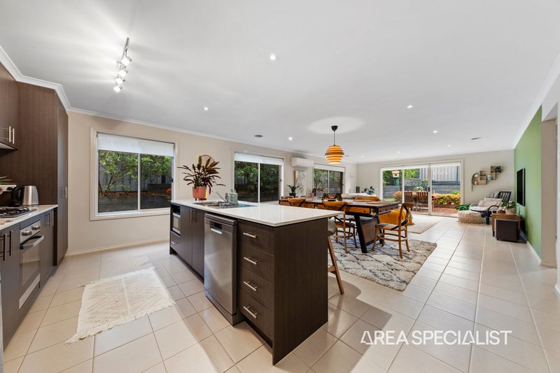 Photo - 23 Half Moon Crescent, Pakenham VIC 3810 - Image 12
