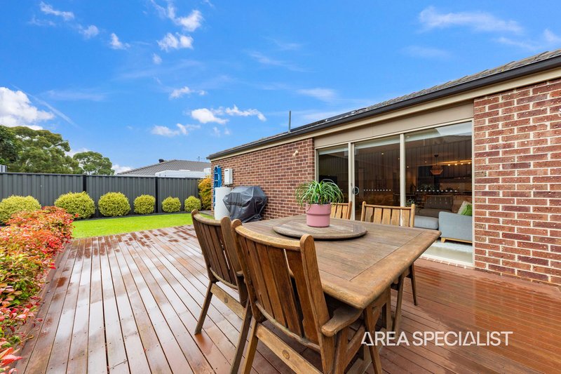 Photo - 23 Half Moon Crescent, Pakenham VIC 3810 - Image 13