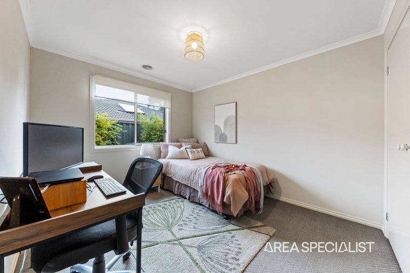 Photo - 23 Half Moon Crescent, Pakenham VIC 3810 - Image 17