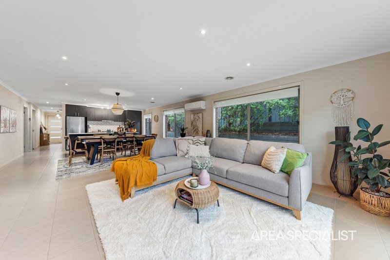 Photo - 23 Half Moon Crescent, Pakenham VIC 3810 - Image 22