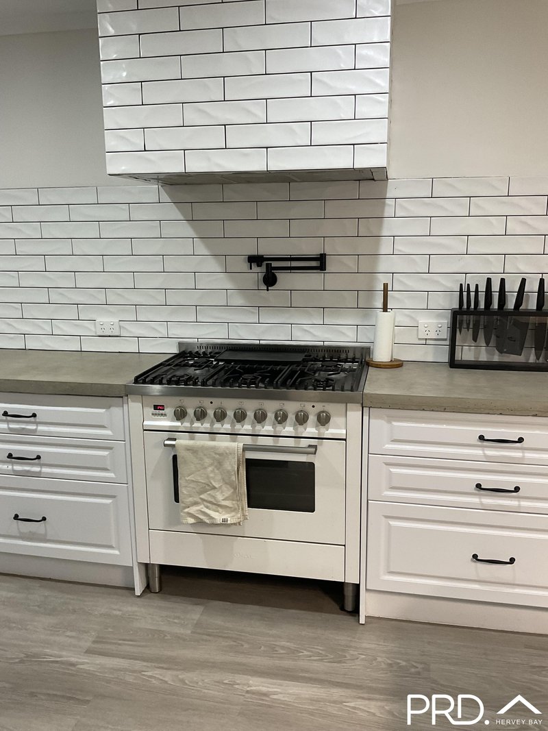 Photo - 23 Hamer Drive, Urangan QLD 4655 - Image 3