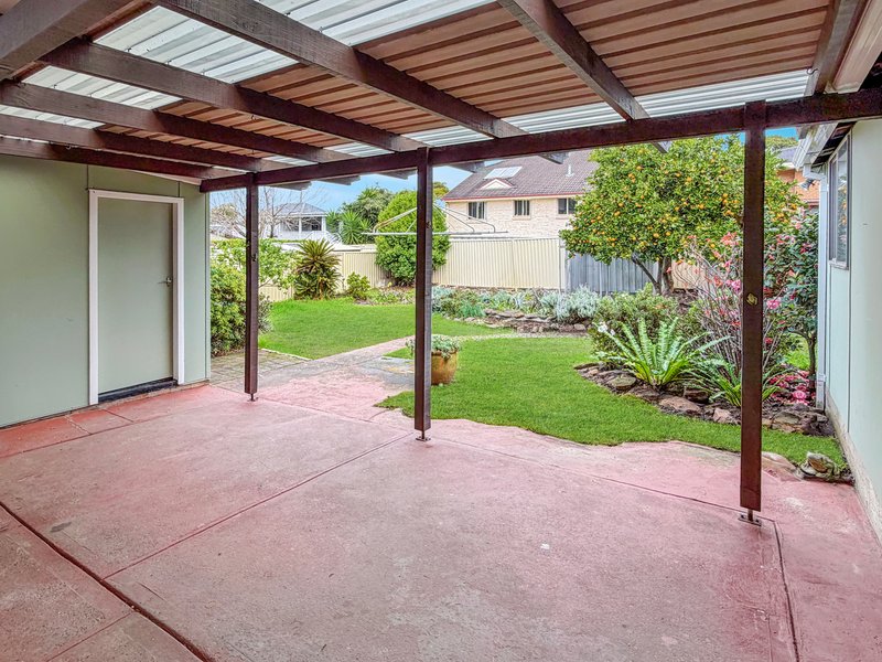 Photo - 23 Hannons Avenue, Peakhurst NSW 2210 - Image 6
