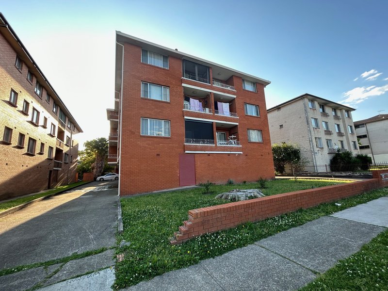 Photo - 2/3 Hart St , Warwick Farm NSW 2170 - Image 2