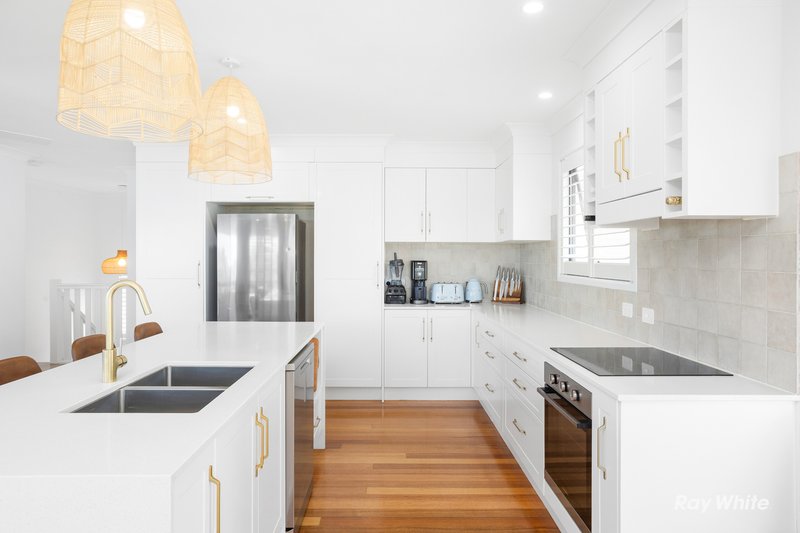 Photo - 23 Hellas Street, Barlows Hill QLD 4703 - Image 5