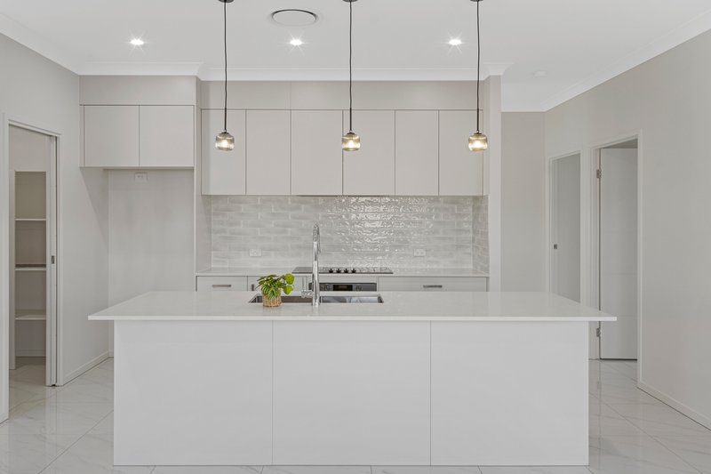 Photo - 23 Hewing Place, Park Ridge South QLD 4125 - Image 2