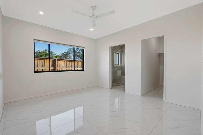 Photo - 23 Hewing Place, Park Ridge South QLD 4125 - Image 4