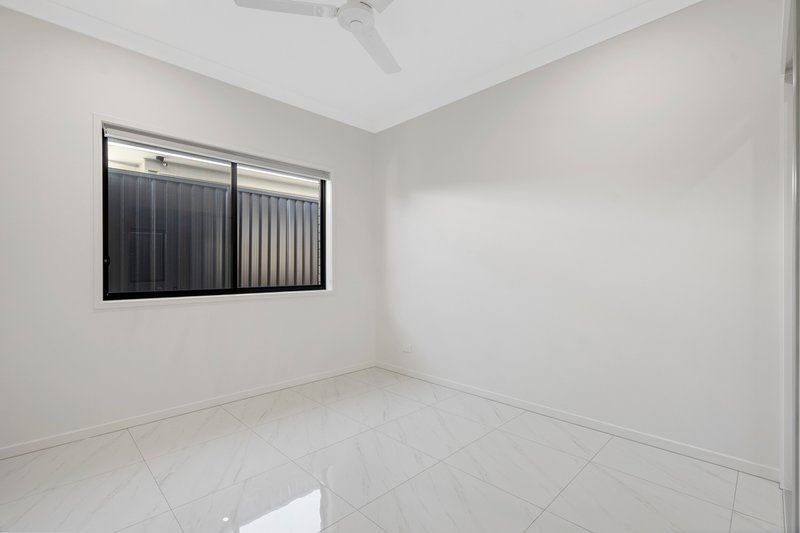 Photo - 23 Hewing Place, Park Ridge South QLD 4125 - Image 5