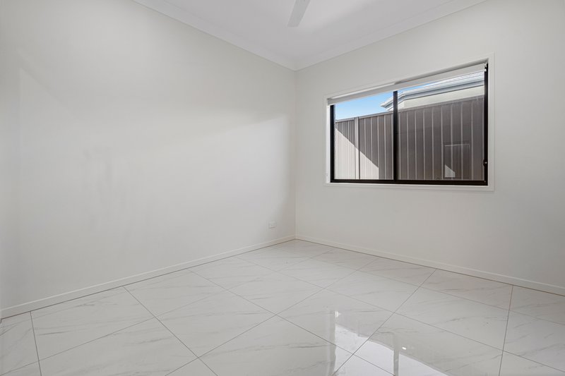 Photo - 23 Hewing Place, Park Ridge South QLD 4125 - Image 7