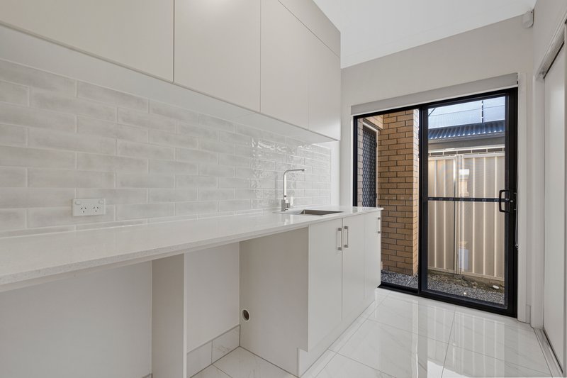 Photo - 23 Hewing Place, Park Ridge South QLD 4125 - Image 11