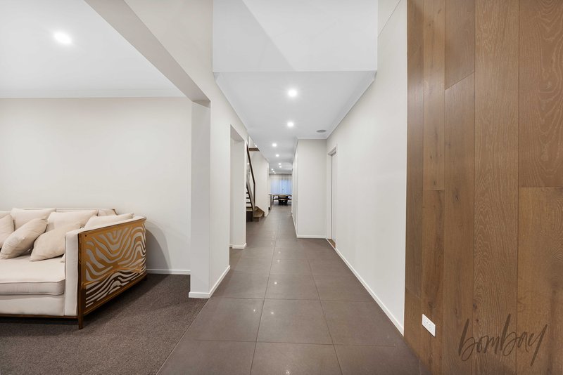 Photo - 23 Highlander Drive, Craigieburn VIC 3064 - Image 3