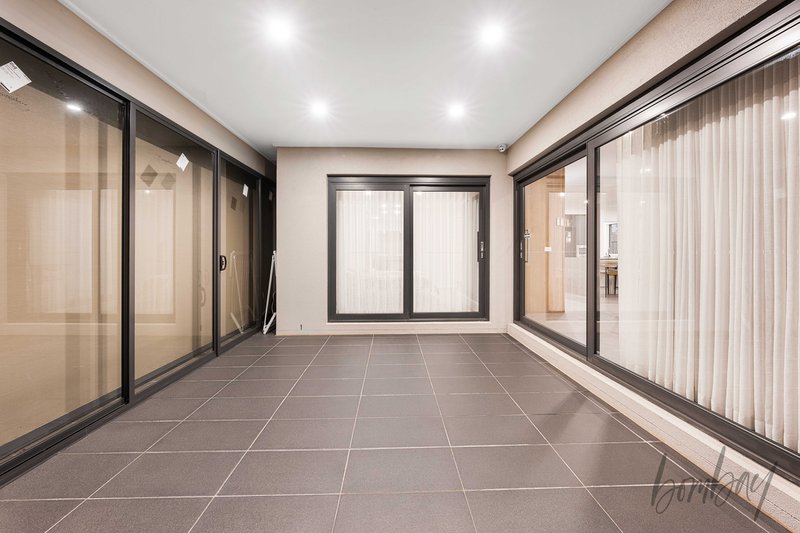 Photo - 23 Highlander Drive, Craigieburn VIC 3064 - Image 12
