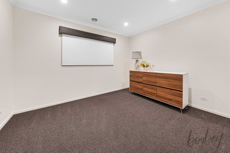 Photo - 23 Highlander Drive, Craigieburn VIC 3064 - Image 18