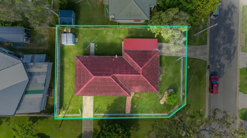 Photo - 23 Hill Parade, Clontarf QLD 4019 - Image 6