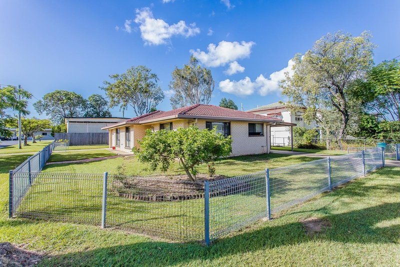 Photo - 23 Hill Parade, Clontarf QLD 4019 - Image 11