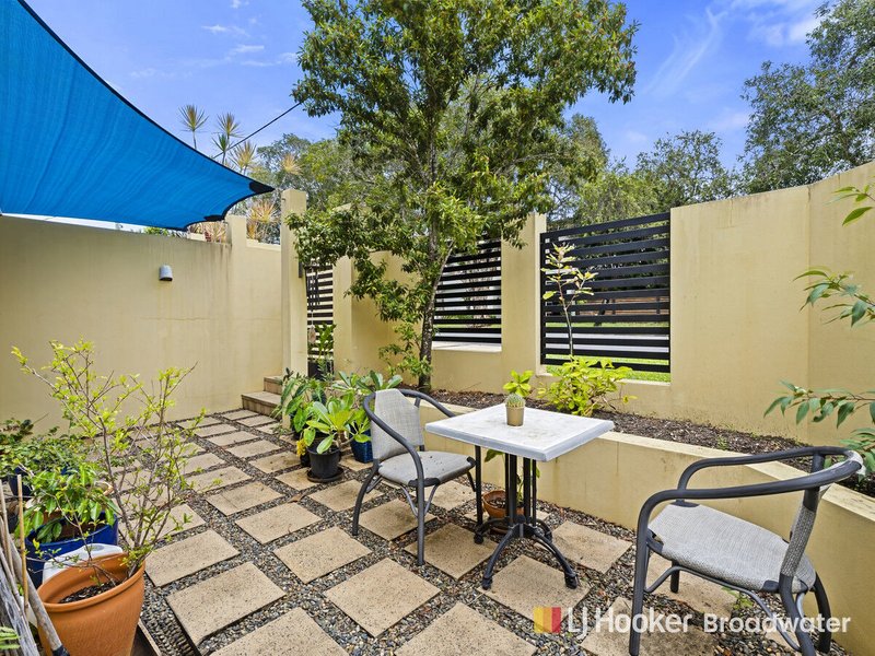 Photo - 2/3 Hilltop Street, Labrador QLD 4215 - Image 7