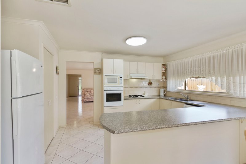 Photo - 23 Holly Green Close, Rowville VIC 3178 - Image 2