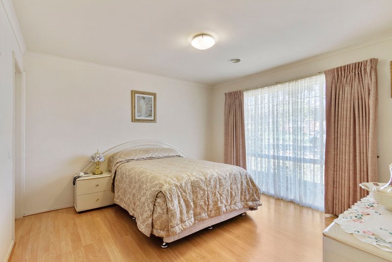 Photo - 23 Holly Green Close, Rowville VIC 3178 - Image 6