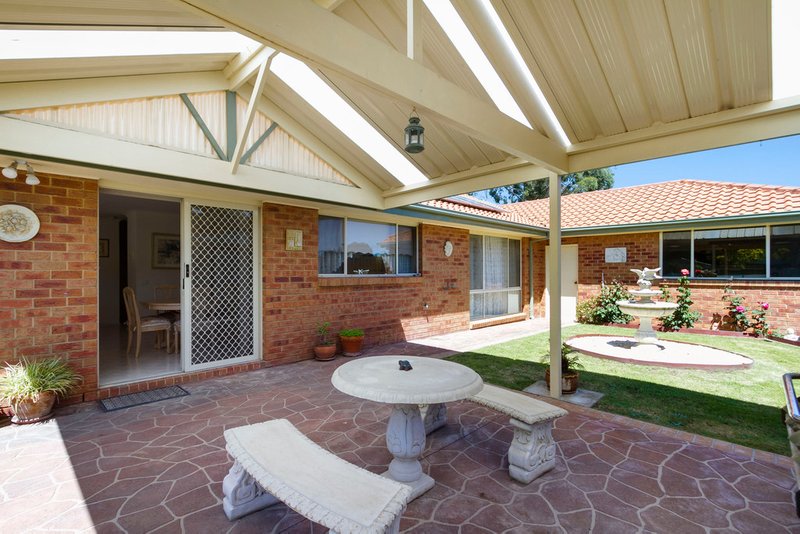 Photo - 23 Holly Green Close, Rowville VIC 3178 - Image 7