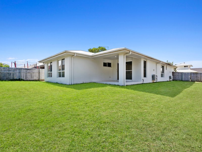 Photo - 23 Hollyoak Crescent, Pimpama QLD 4209 - Image 2