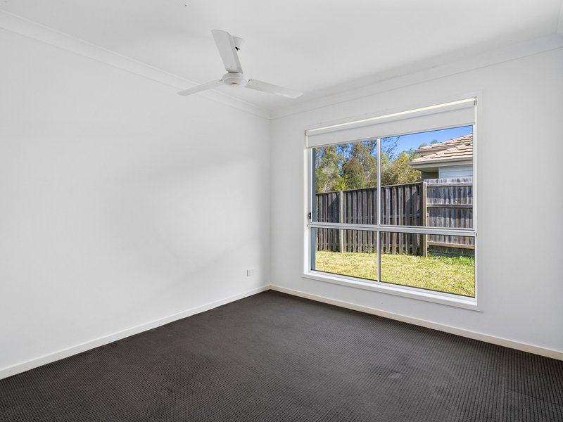 Photo - 23 Hollyoak Crescent, Pimpama QLD 4209 - Image 7