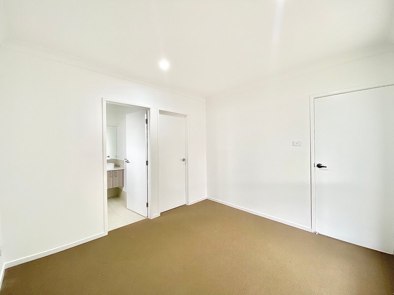 Photo - 23 Howland Avenue, Gregory Hills NSW 2557 - Image 9