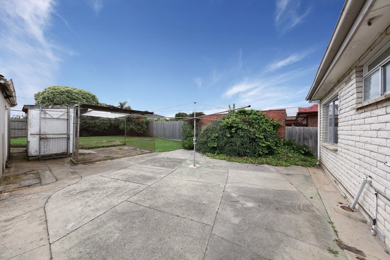 Photo - 23 Hutchinson Street, Bentleigh VIC 3204 - Image 3