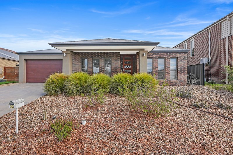 Photo - 23 Illawarra Way, Pakenham VIC 3810 - Image 2