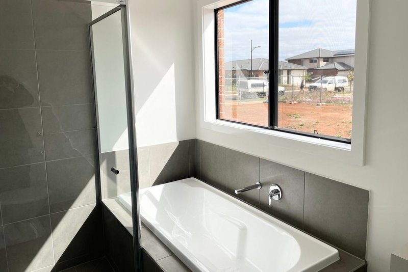 Photo - 23 Innage Avenue, Strathtulloh VIC 3338 - Image 6