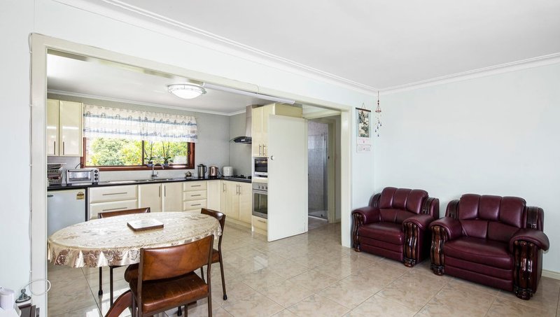 Photo - 23 Kallista Road, Springvale VIC 3171 - Image 4