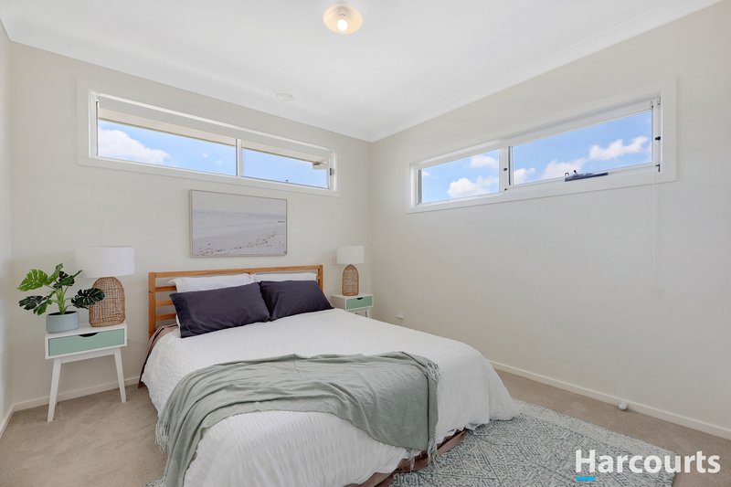 Photo - 23 King Parrot Boulevard, Drouin VIC 3818 - Image 9