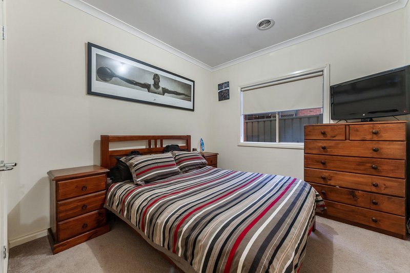 Photo - 23 Kings Glen, Craigieburn VIC 3064 - Image 16