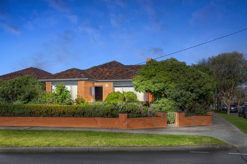 Photo - 23 Kingsway Drive, Lalor VIC 3075 - Image 3