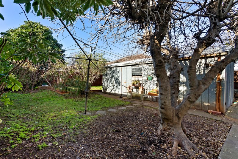 Photo - 23 Kingsway Drive, Lalor VIC 3075 - Image 11