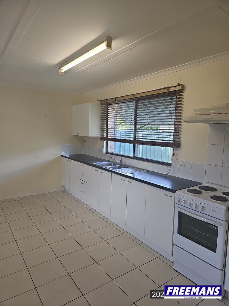 Photo - 2/3 Knight Street, Kingaroy QLD 4610 - Image 2