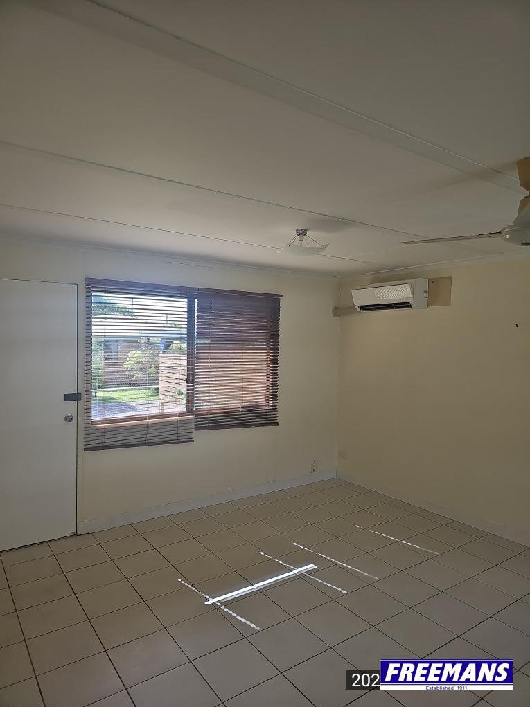 Photo - 2/3 Knight Street, Kingaroy QLD 4610 - Image 4