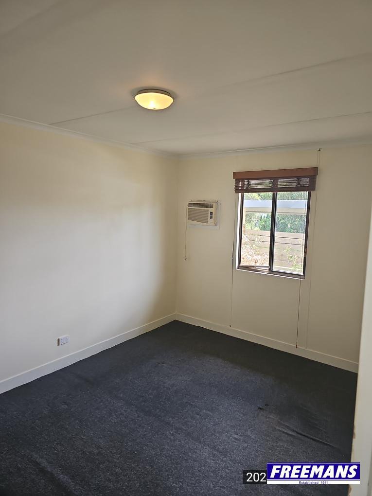 Photo - 2/3 Knight Street, Kingaroy QLD 4610 - Image 5