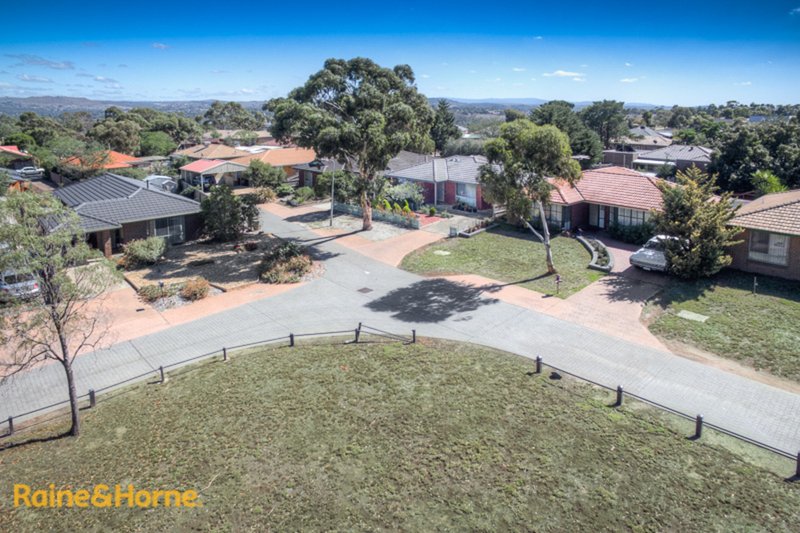 Photo - 23 La Perouse Close, Sunbury VIC 3429 - Image 2