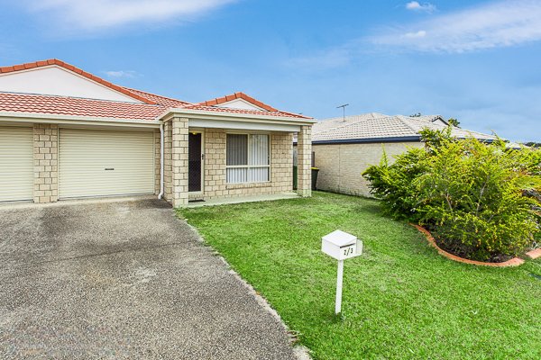 Photo - 2/3 Lady Bowen Parade, Rothwell QLD 4022 - Image 1