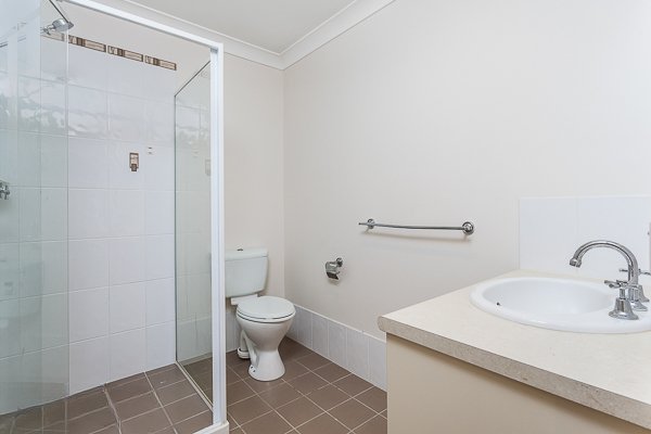 Photo - 2/3 Lady Bowen Parade, Rothwell QLD 4022 - Image 11