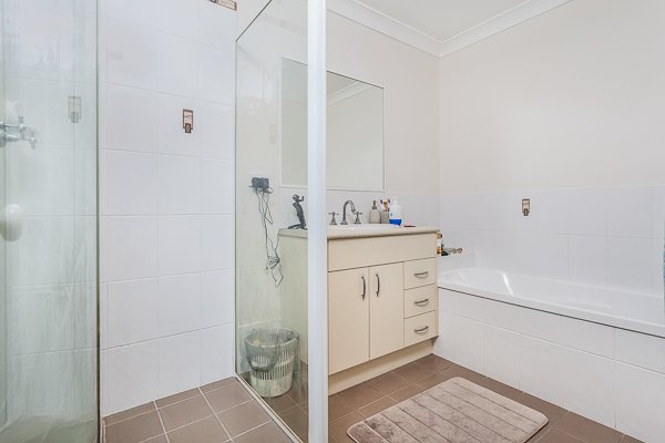 Photo - 2/3 Lady Bowen Parade, Rothwell QLD 4022 - Image 13