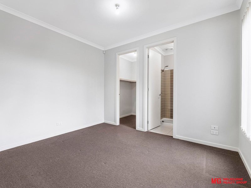 Photo - 23 Lady Penrhyn Drive, Harkness VIC 3337 - Image 7