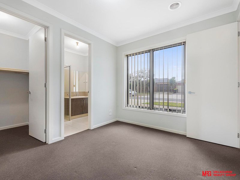 Photo - 23 Lady Penrhyn Drive, Harkness VIC 3337 - Image 8