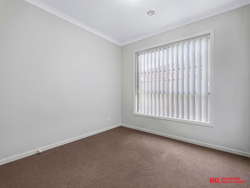 Photo - 23 Lady Penrhyn Drive, Harkness VIC 3337 - Image 11