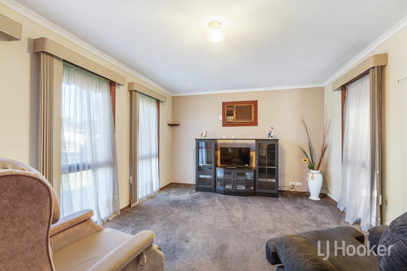 Photo - 23 Lamb Grove, Hoppers Crossing VIC 3029 - Image 4