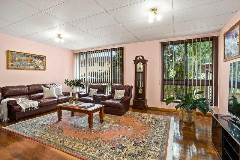 Photo - 23 Lamerton Drive, Figtree NSW 2525 - Image 2