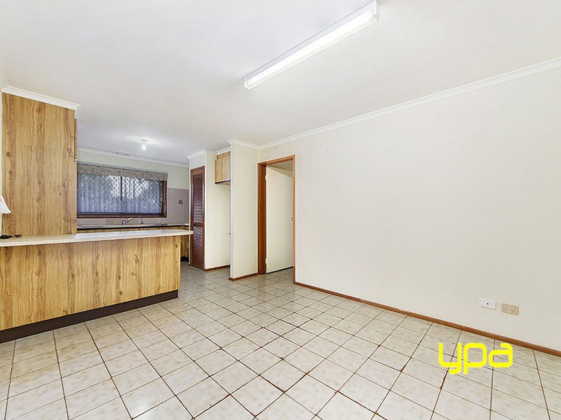 Photo - 23 Lancelot Court, Kings Park VIC 3021 - Image 3