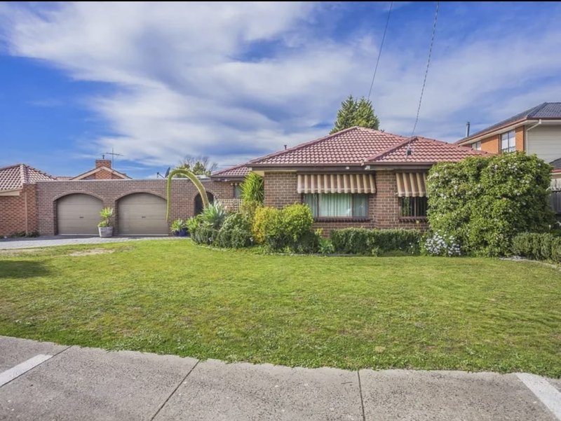 Photo - 23 Langdon Crescent, Craigieburn VIC 3064 - Image 2