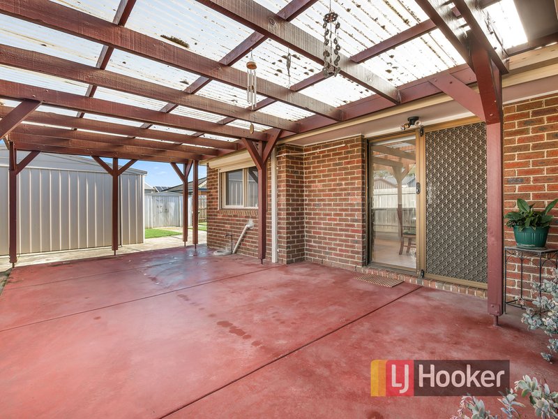 Photo - 23 Lansell Drive, Cranbourne North VIC 3977 - Image 7